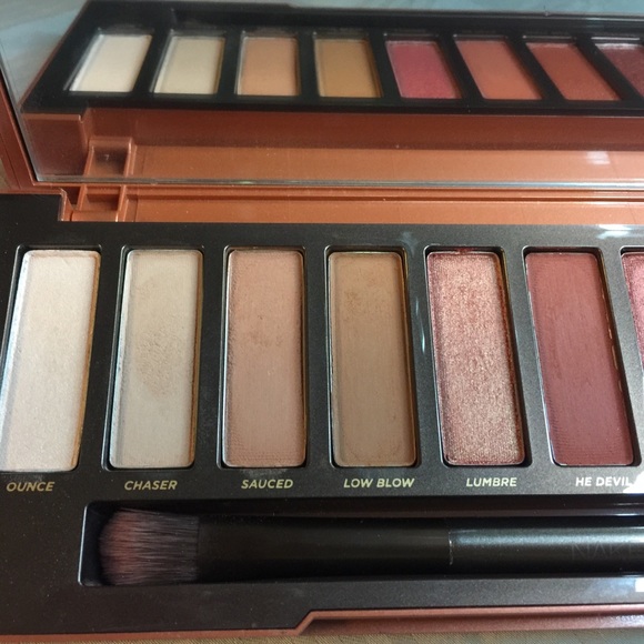 Urban Decay Naked Heat palette - Picture 3 of 6
